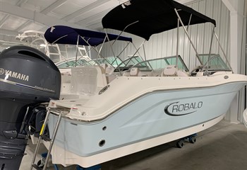 2023 Robalo R207 Ice Blue/White  Boat
